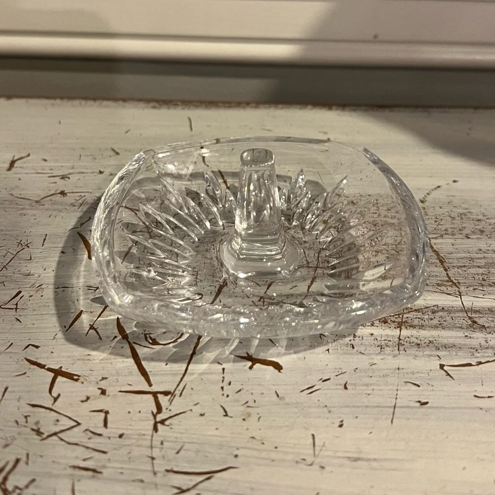 Vera Wang Wedgwood Duchesse Ring Holder - Picture 3 of 5